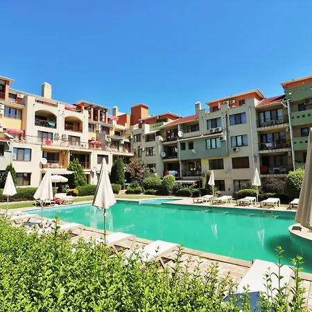 Sea Park & Pool Apartment *