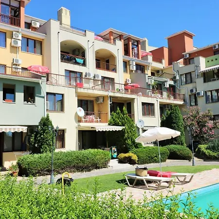 Sea Park & Pool Apartment *