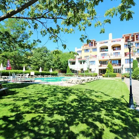 Sea Park & Pool Apartment Varna