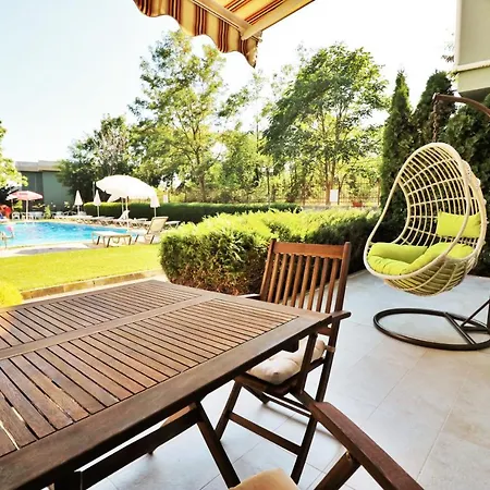 Sea Park & Pool Apartment *