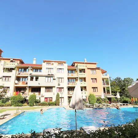 Sea Park & Pool Apartment